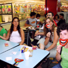 Comiendo en un Fast Food